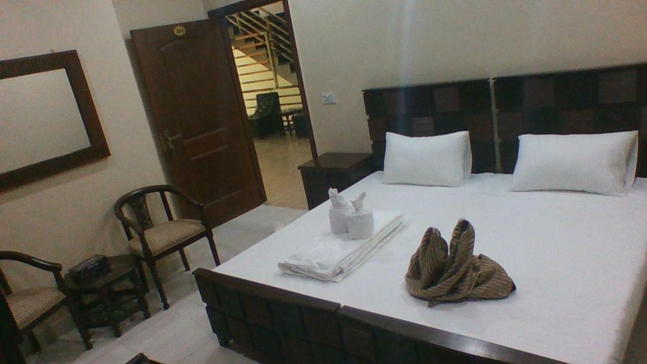 Sahiwal Red Roof Hotel מראה חיצוני תמונה