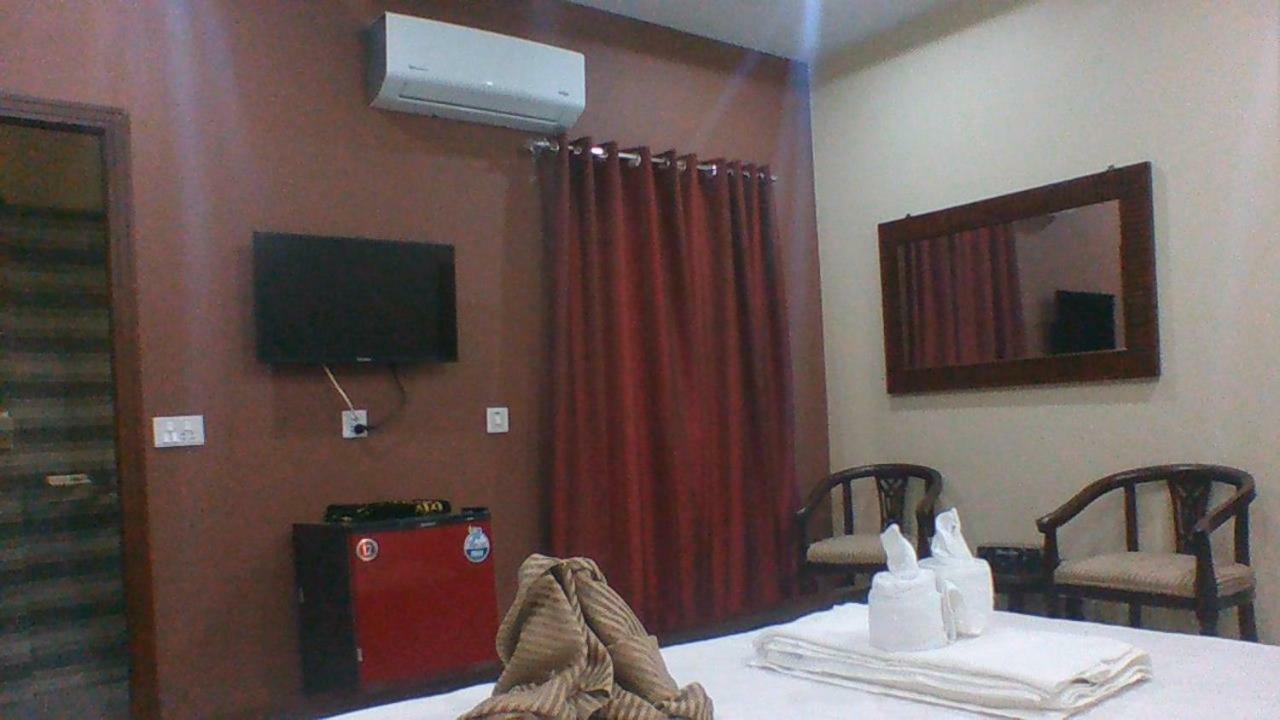 Sahiwal Red Roof Hotel מראה חיצוני תמונה